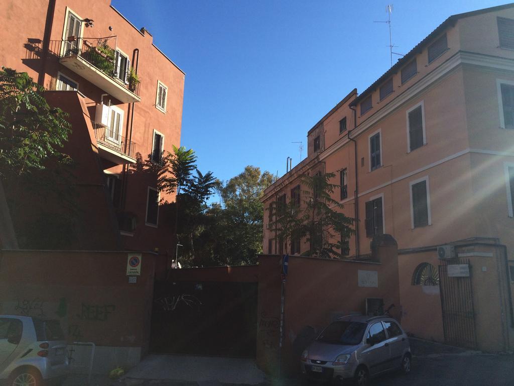 Guest Art Trastevere Station With Ac Рим Екстер'єр фото